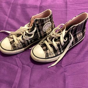 Girls high top Converse plaid tennis shoes
